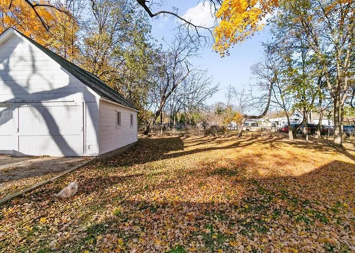Cozy Spot In Heart Of Near Naval Base Libertyville