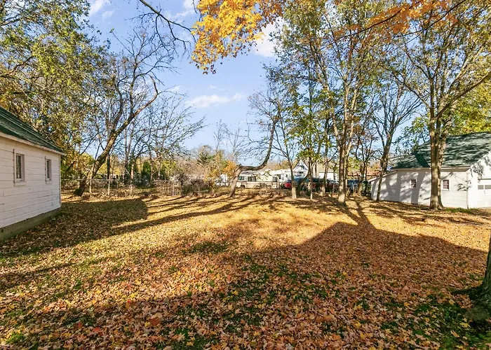 Cozy Spot In Heart Of Near Naval Base *