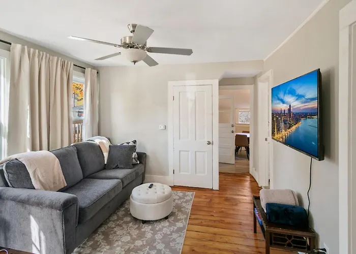 Cozy Spot In Heart Of Near Naval Base Apartamento Libertyville